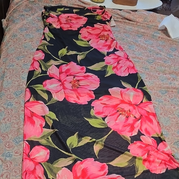 Persaya Black Maxi Dress with Pink Floral Design - Picture 5 of 9